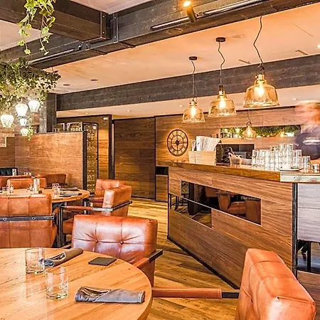 Samantta & Restaurant מלון