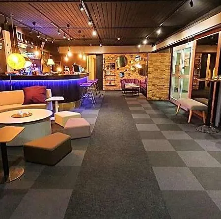 Samantta & Restaurant מלון 3*