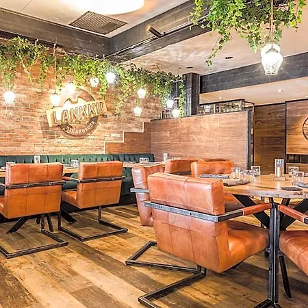 Samantta & Restaurant 3* האוקיפודאס