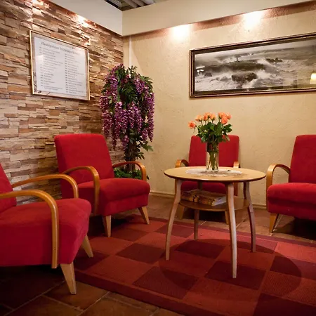 Samantta & Restaurant מלון 3*