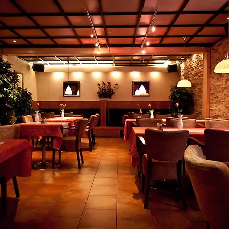 Samantta & Restaurant האוקיפודאס