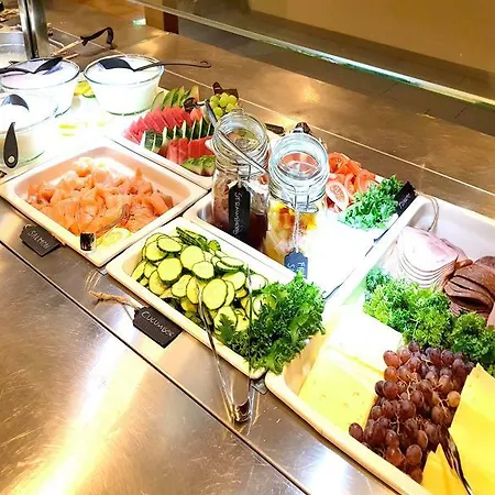 Samantta & Restaurant מלון האוקיפודאס