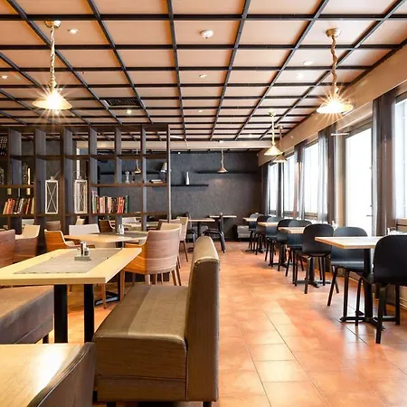 فندق Samantta & Restaurant Haukipudas