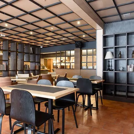 Samantta & Restaurant מלון האוקיפודאס