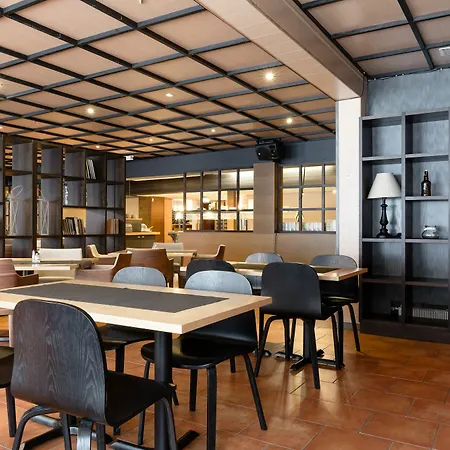 Samantta & Restaurant فندق 3*