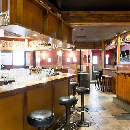 Samantta & Restaurant מלון
